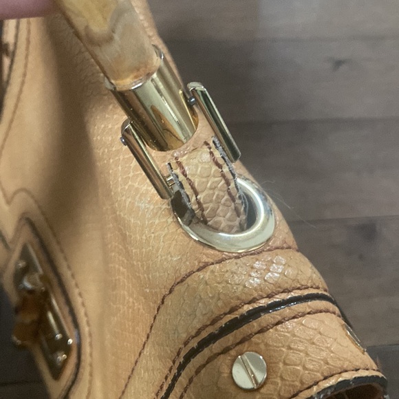 Light brown leather Milly crossbody bag with bamboo handle - Picture 14 of 16